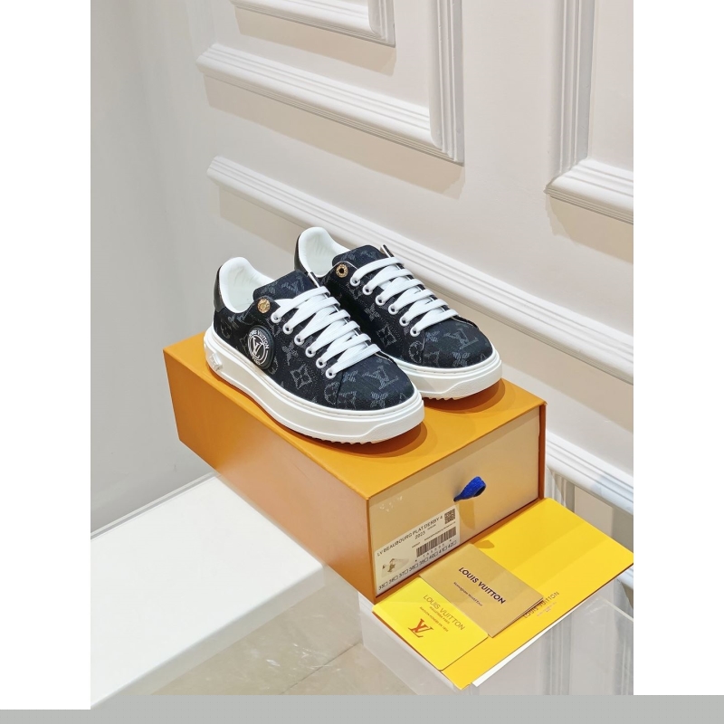 l**is V*t*n sneakers